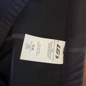 Bike shorts men’s size large, black